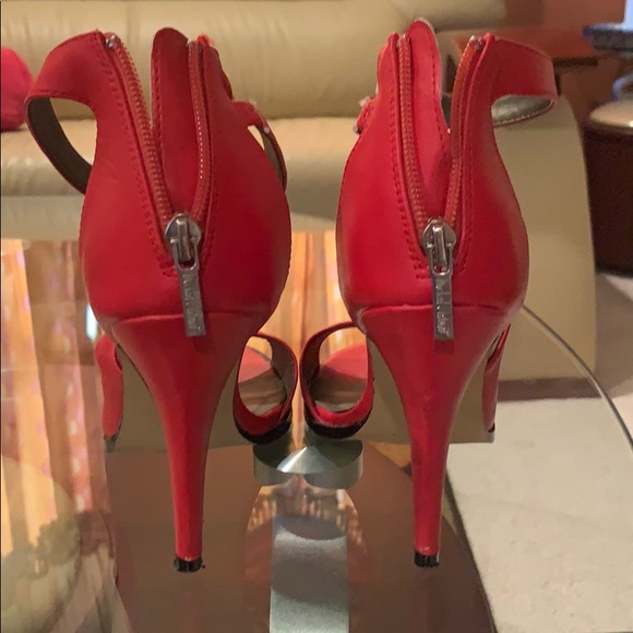 Sexy Red Michael Antonio Heels size 6.5 - Picture 3 of 3